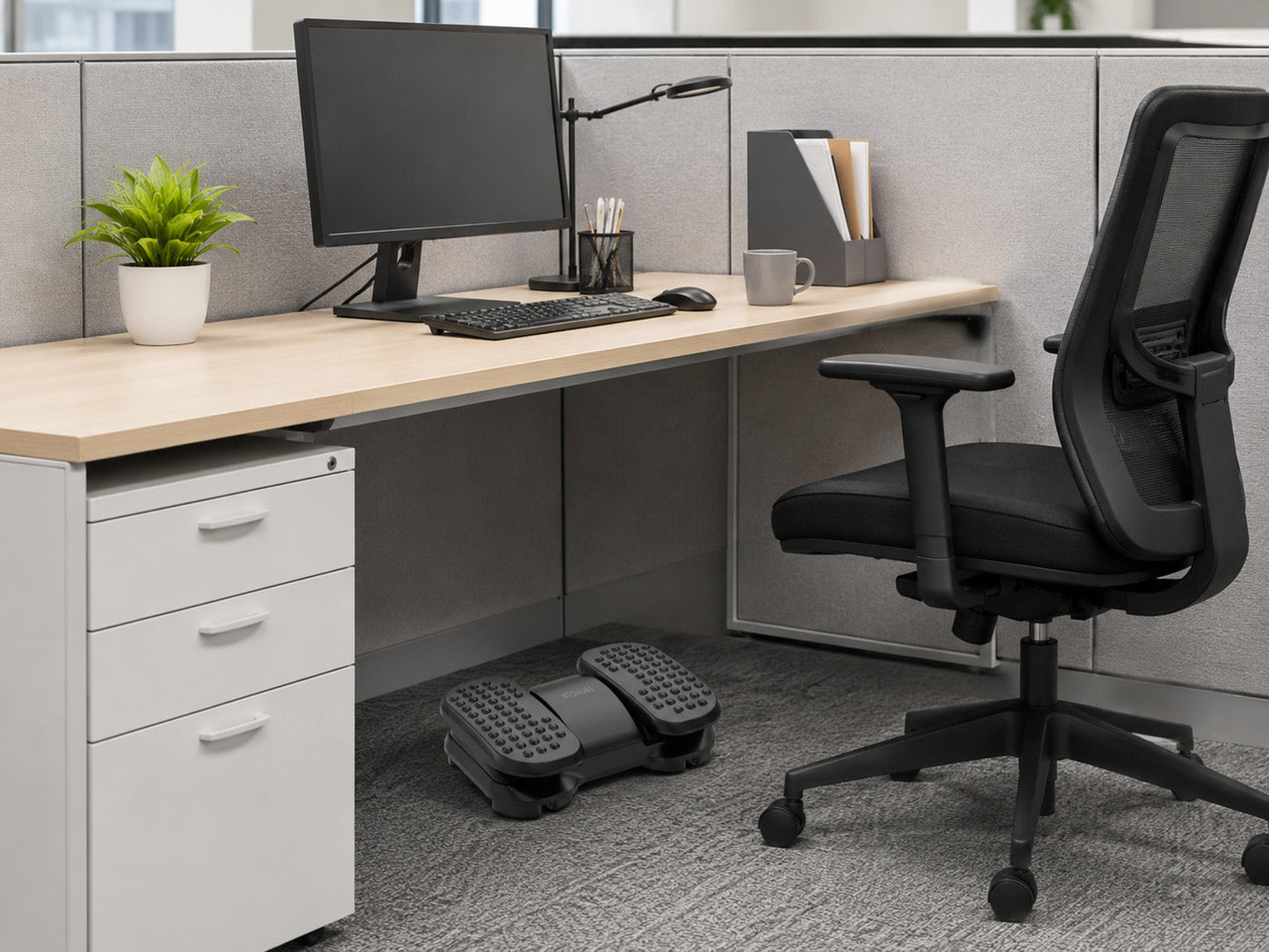 NEOHUBS Footrest with Adjustable Height, Massage Surface & Split Pedals